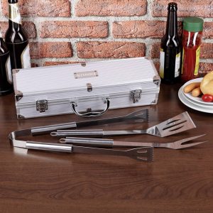 Grillset mit graviertem Koffer in zwei verschiedenen Größen