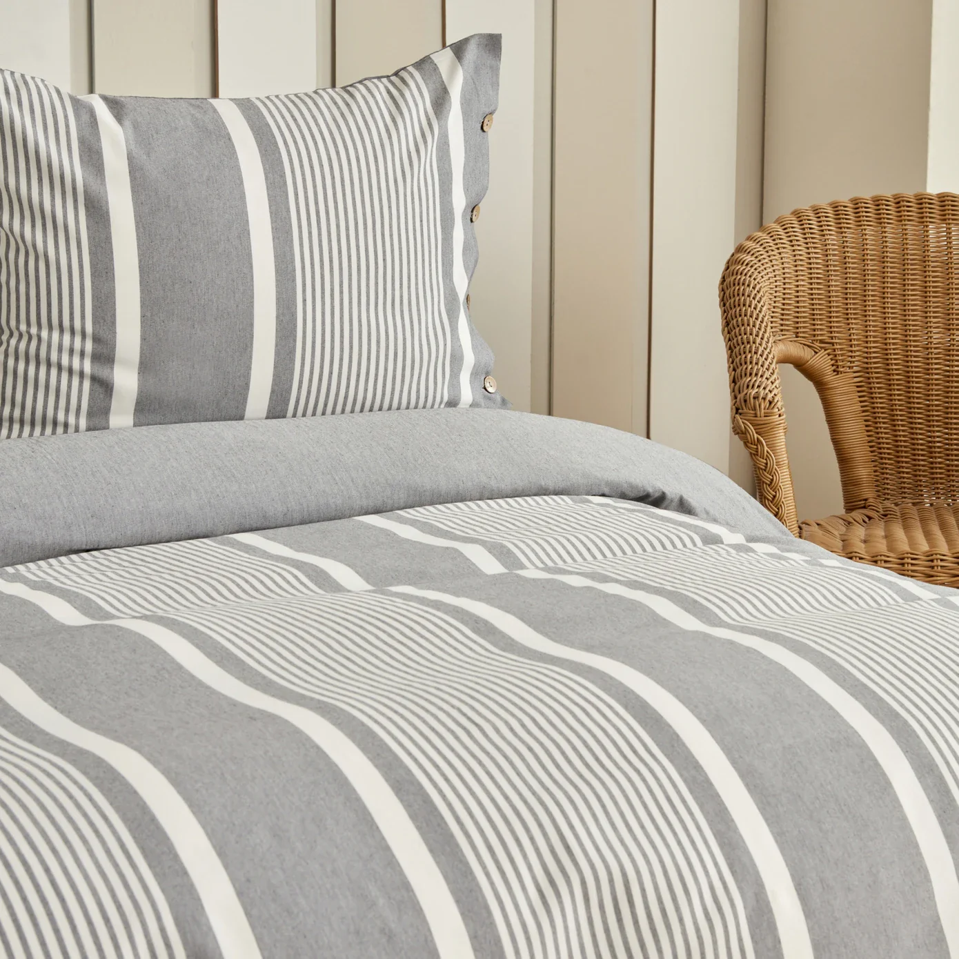 Sarah Anderson Fennel Doppelbett-Bettwäsche-Set mit Färbetechnologie in Anthrazit – Bild 3