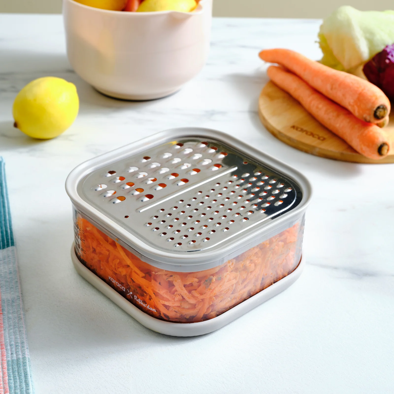 Karaca x Refika Gadgets Aufbewahrungsdose mit Reibe – 500 ml – Bild 3