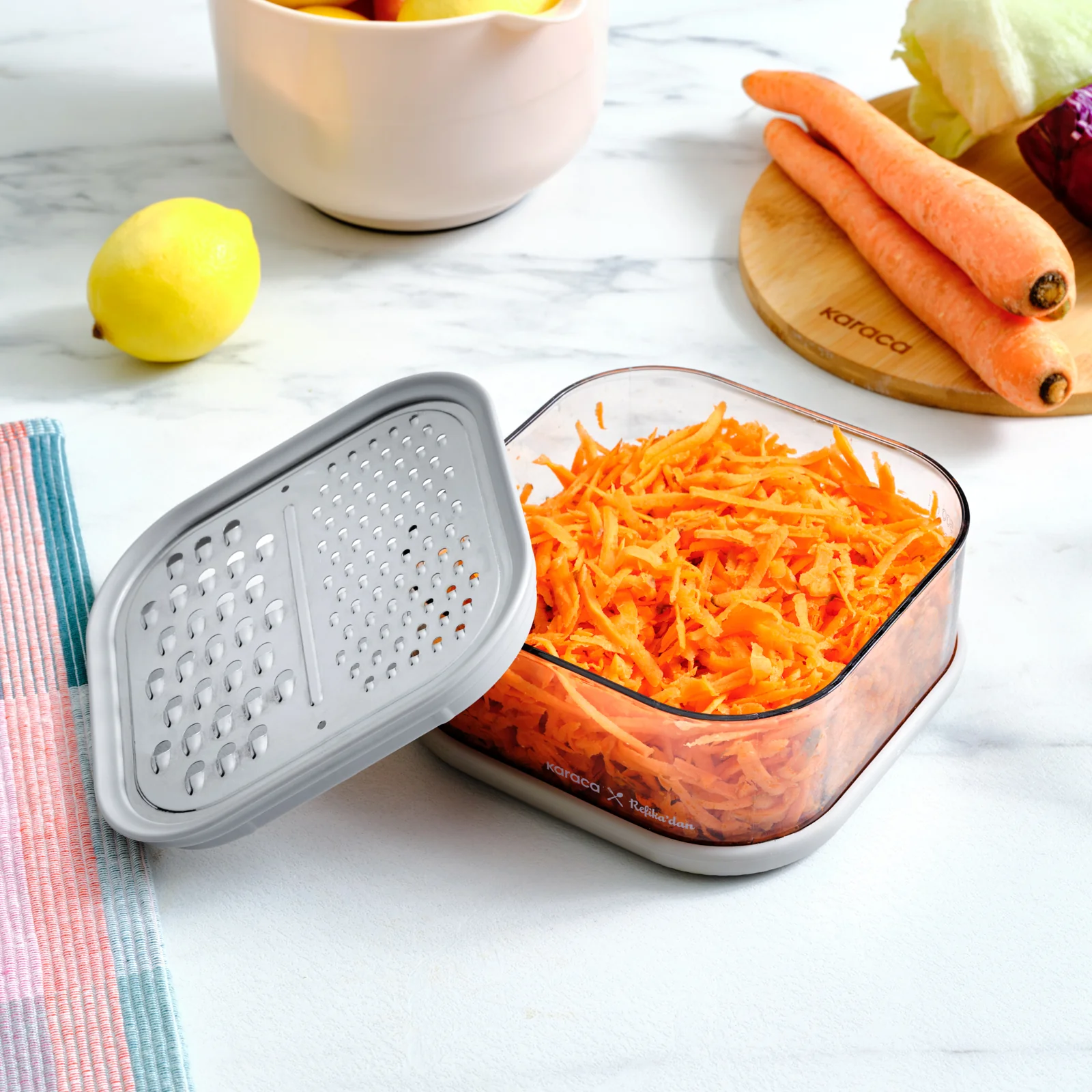 Karaca x Refika Gadgets Aufbewahrungsdose mit Reibe – 500 ml – Bild 6