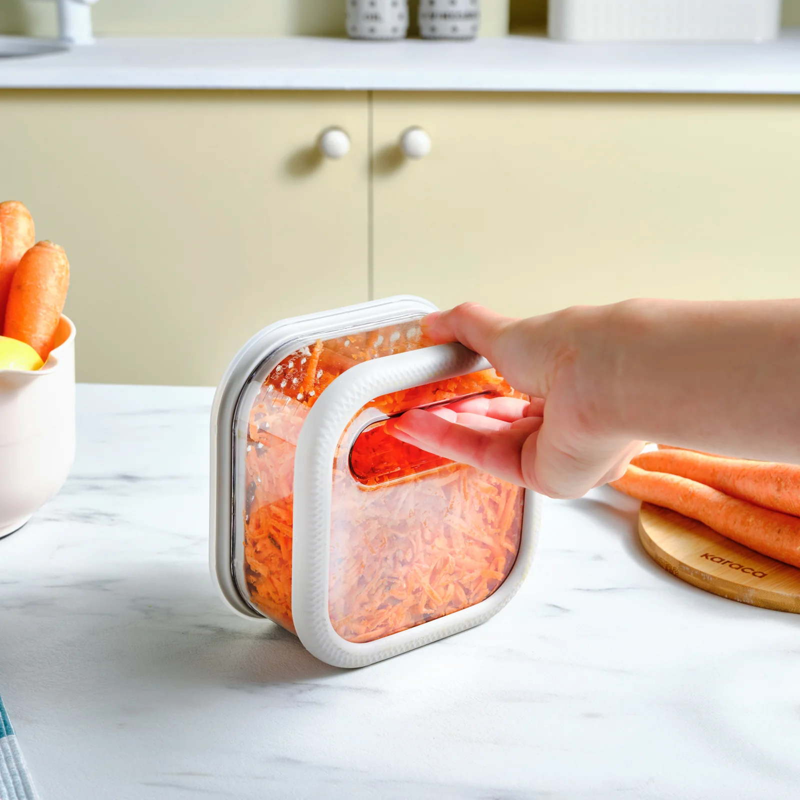 Karaca x Refika Gadgets Aufbewahrungsdose mit Reibe – 500 ml – Bild 2