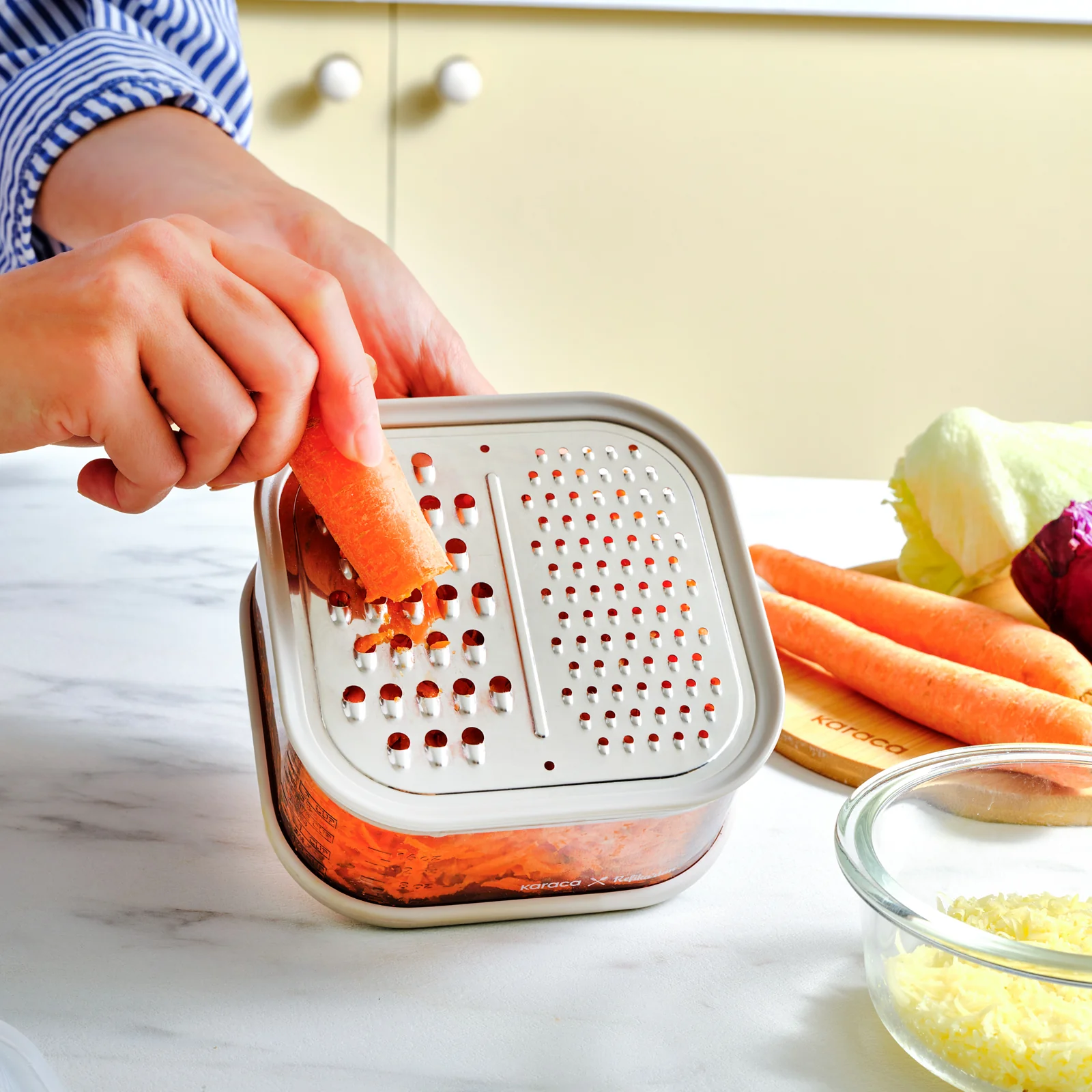 Karaca x Refika Gadgets Aufbewahrungsdose mit Reibe – 500 ml – Bild 4