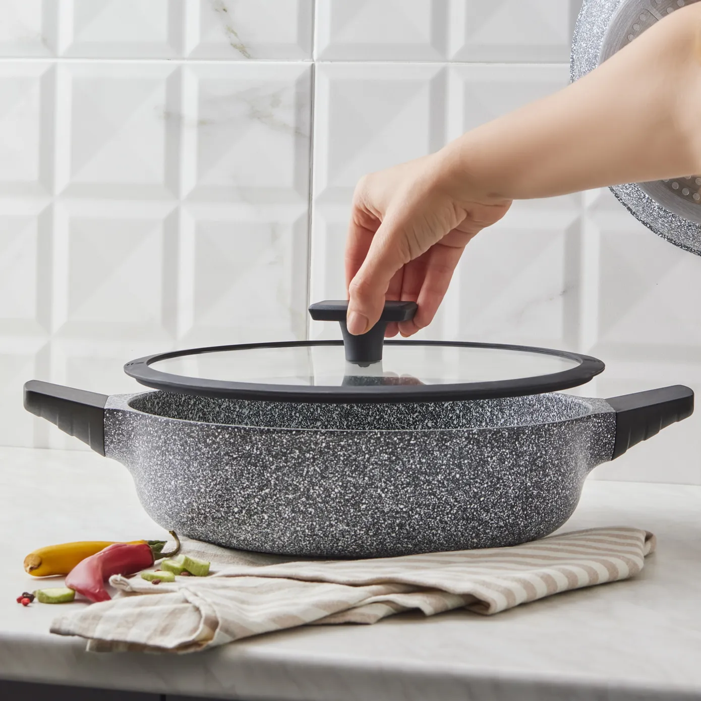 Karaca Serra Induktions Biogranit Grau Kochtopf mit Deckel 28cm – Bild 4