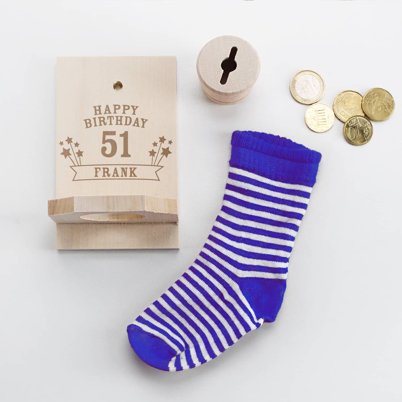 Sparstrumpf in Blau oder Rot zum Geburtstag mit persönlicher Gravur – Bild 2
