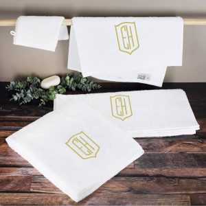 4-teiliges Handtuchset in Weiß mit Initialen bestickt in Silber oder Gold